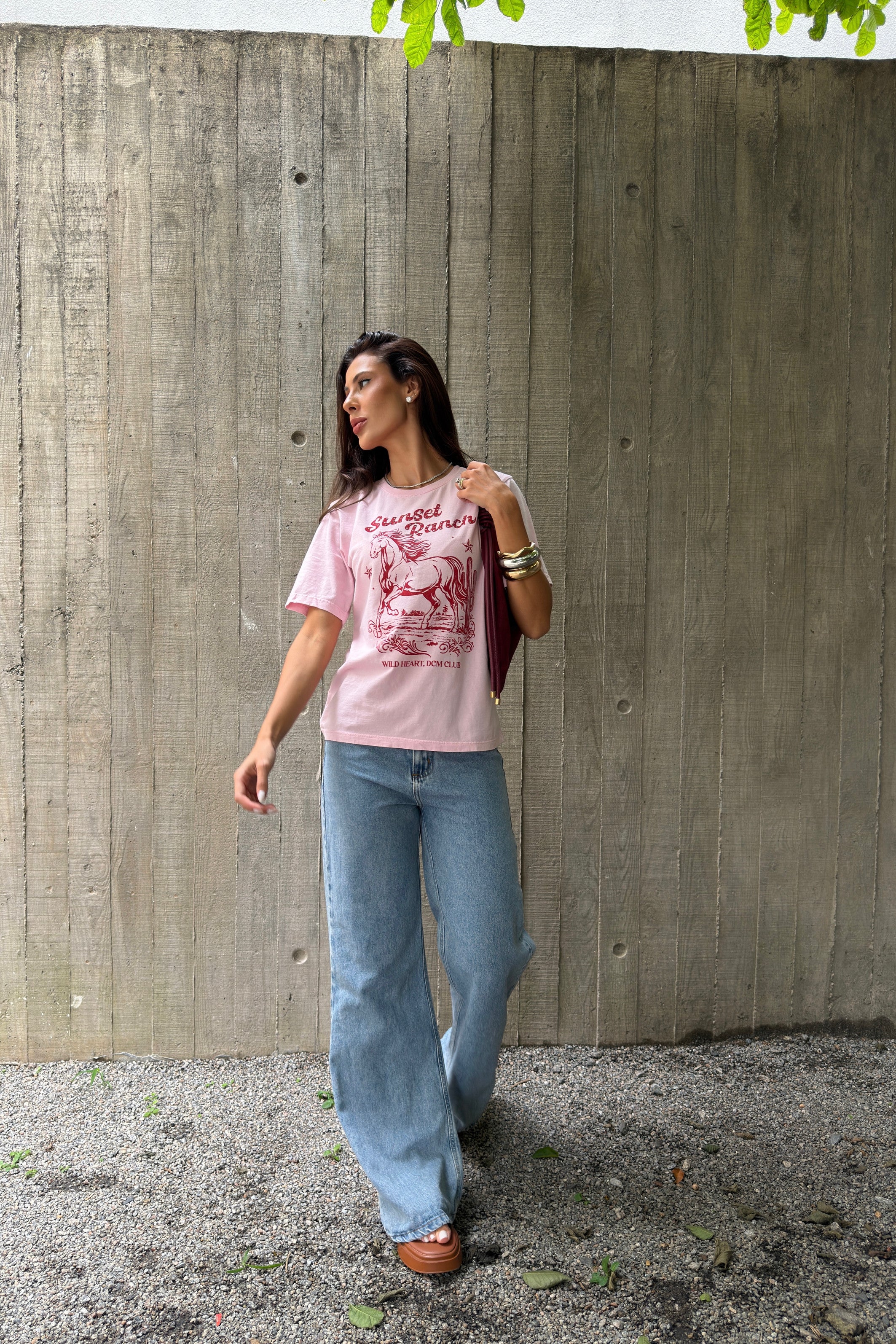T-SHIRT ESTONADA SUNSET RANCH ROSA SWEET (COM METAIS)
