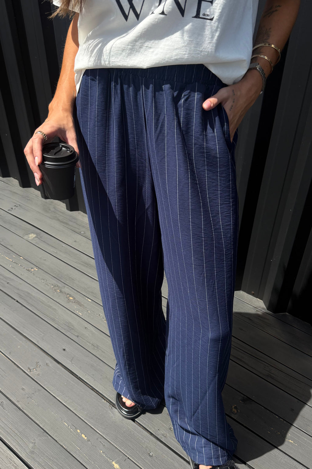CALÇA PANTALONA LIA RISCA DE GIZ AZUL MARINHO