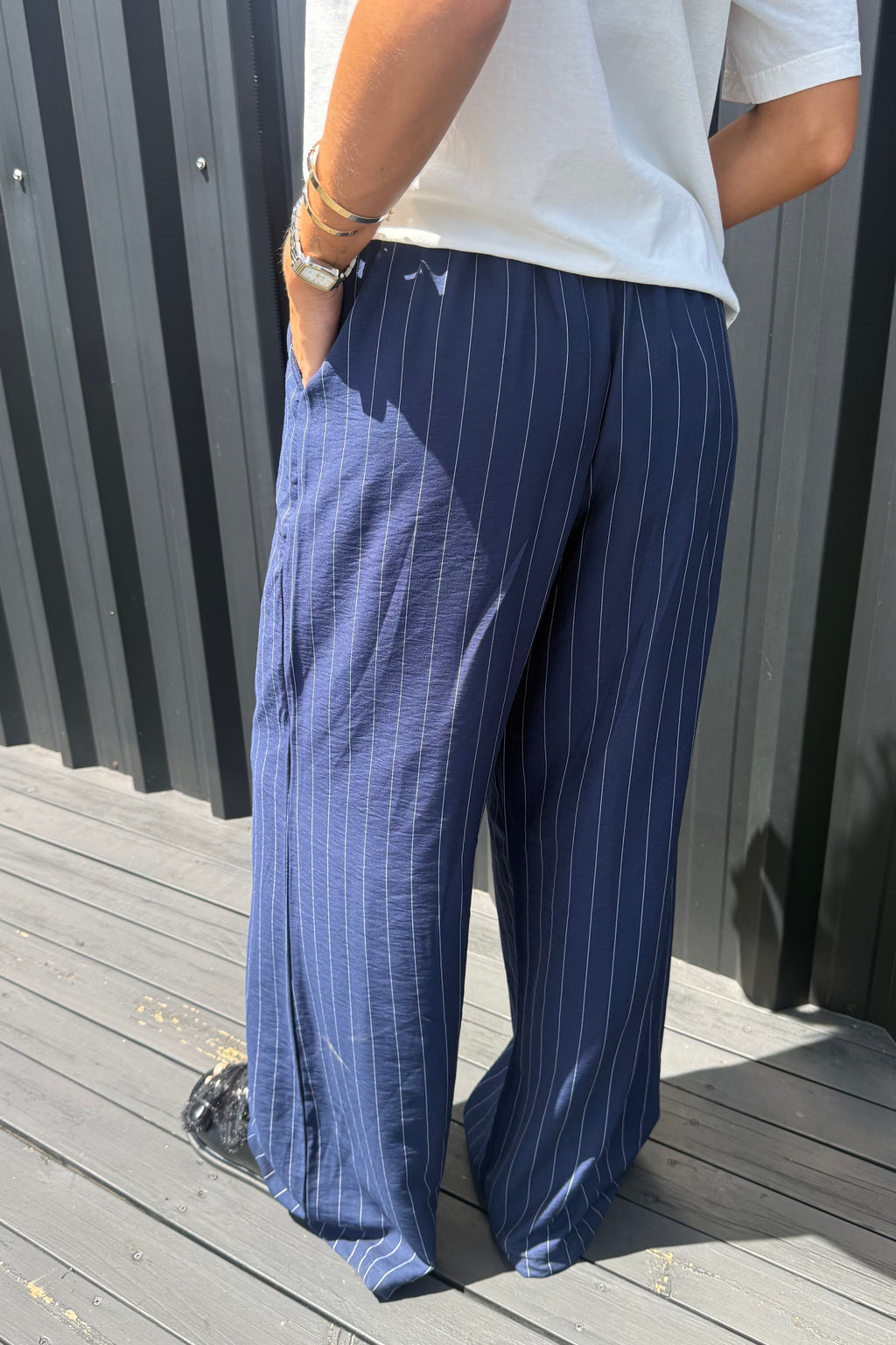 CALÇA PANTALONA LIA RISCA DE GIZ AZUL MARINHO