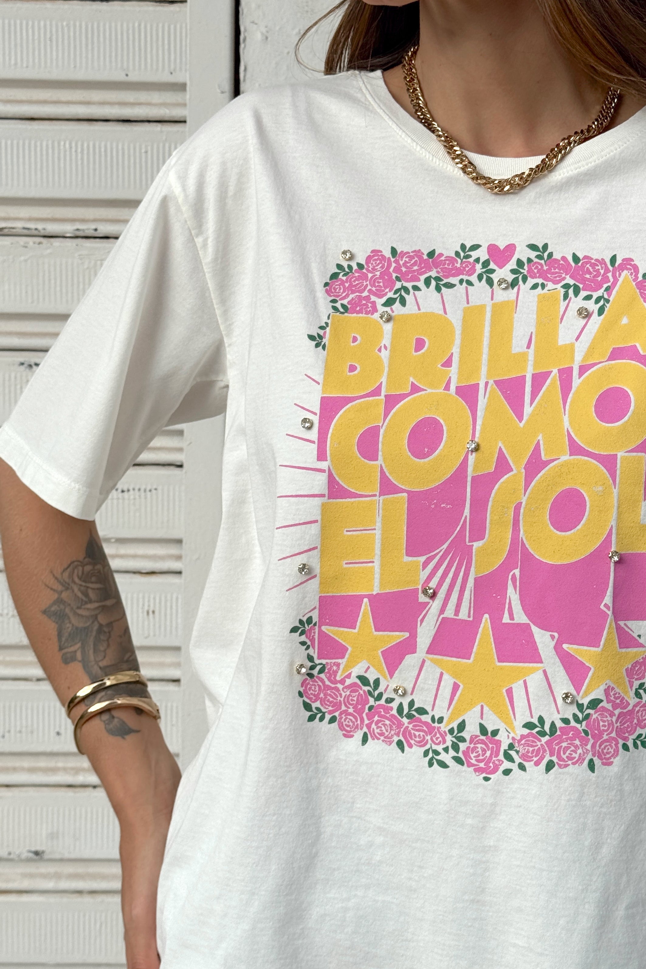 T-SHIRT ESTONADA BRILLA EL SOL (COM APLIQUE) OFF WHITE