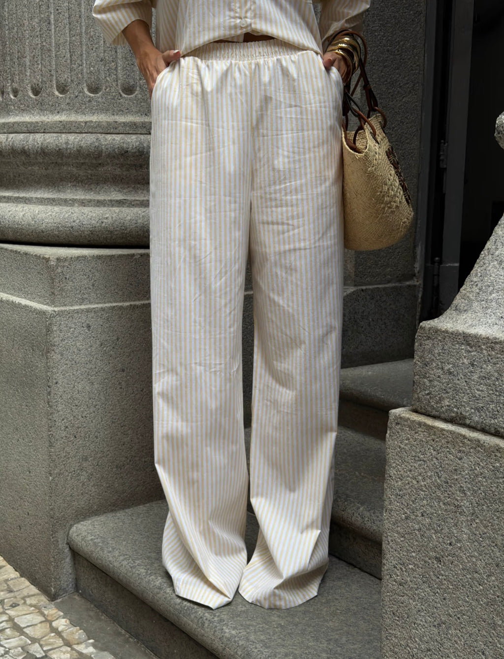 CALÇA PANTALONA LISTRADA LIA AMARELO MANTEIGA
