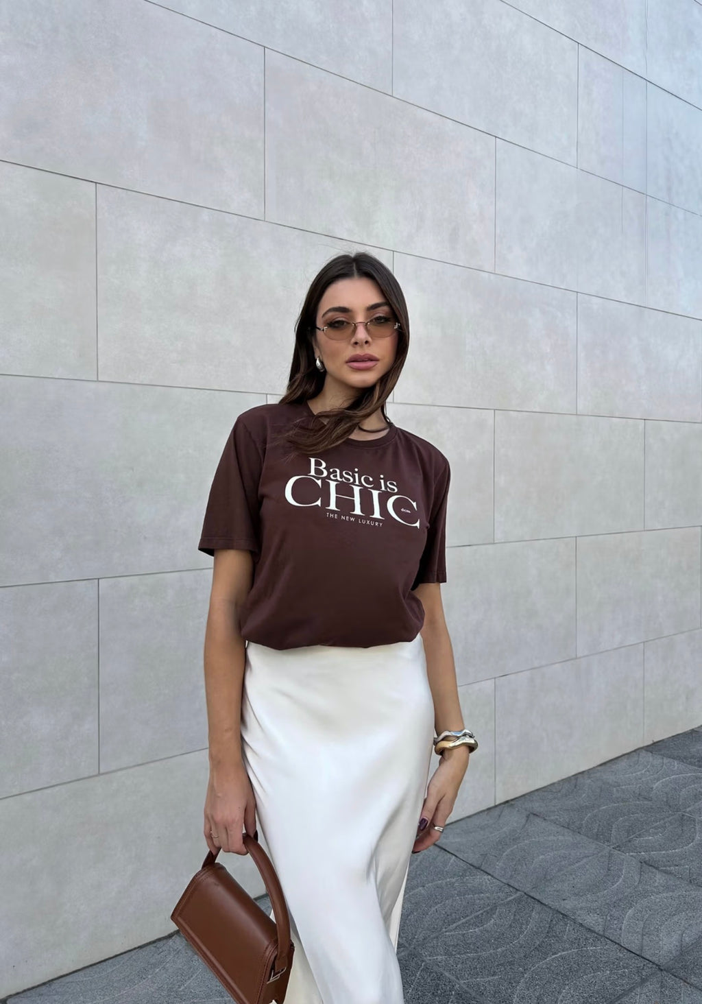 T-SHIRT ESTONADA BASIC CHIC MARROM CHOCOLATE