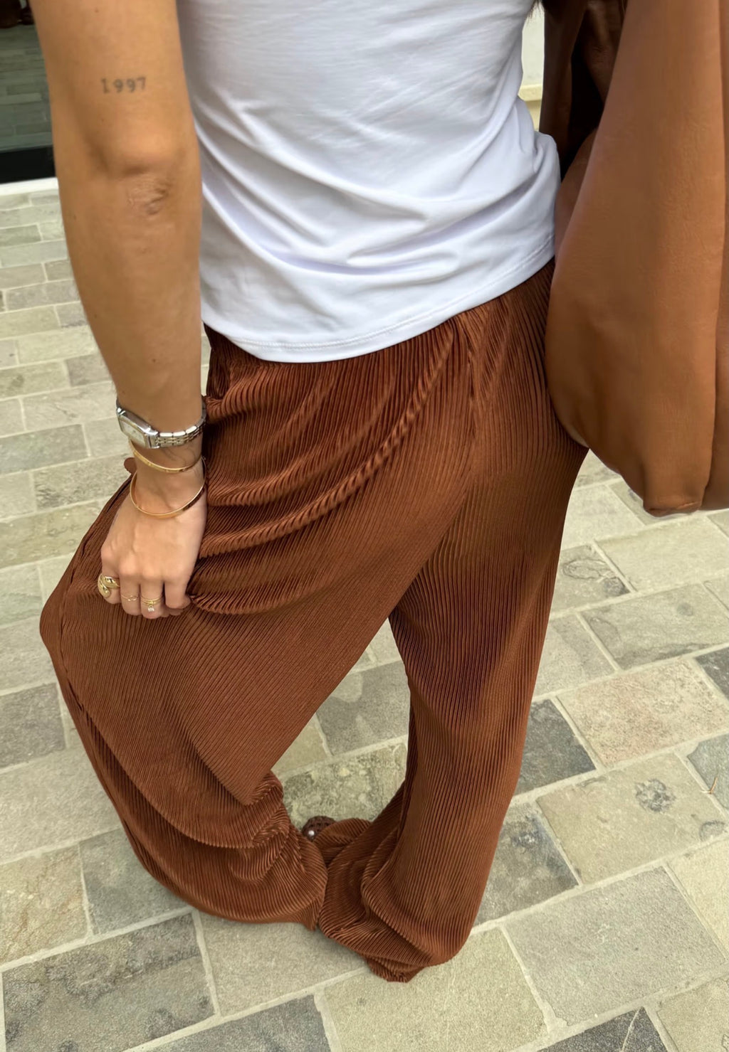 CALÇA PANTALONA PLISSADA CLAIRE MARROM TRUFADO