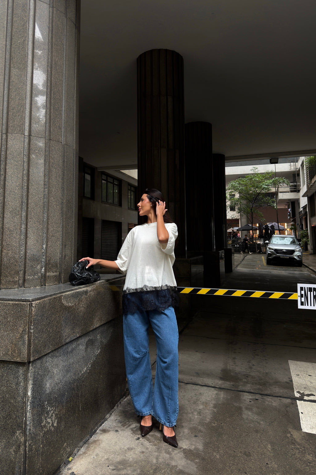 T-shirt oversized com barra de renda