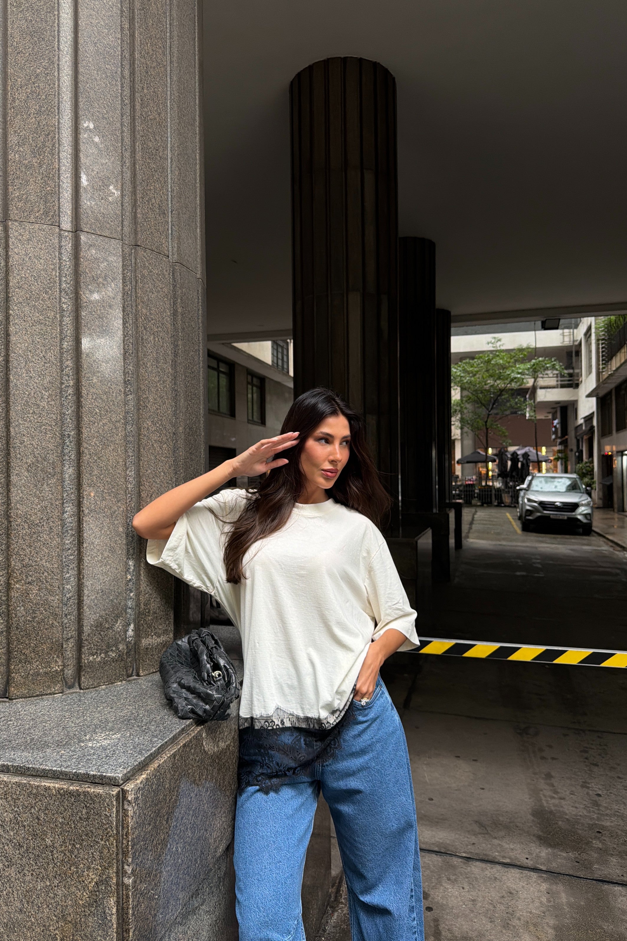 T-shirt oversized com barra de renda